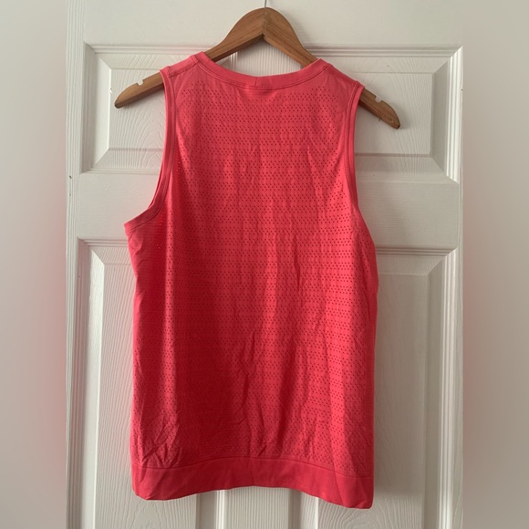 Lululemon swiftly breeze tank - Picture 2 of 4